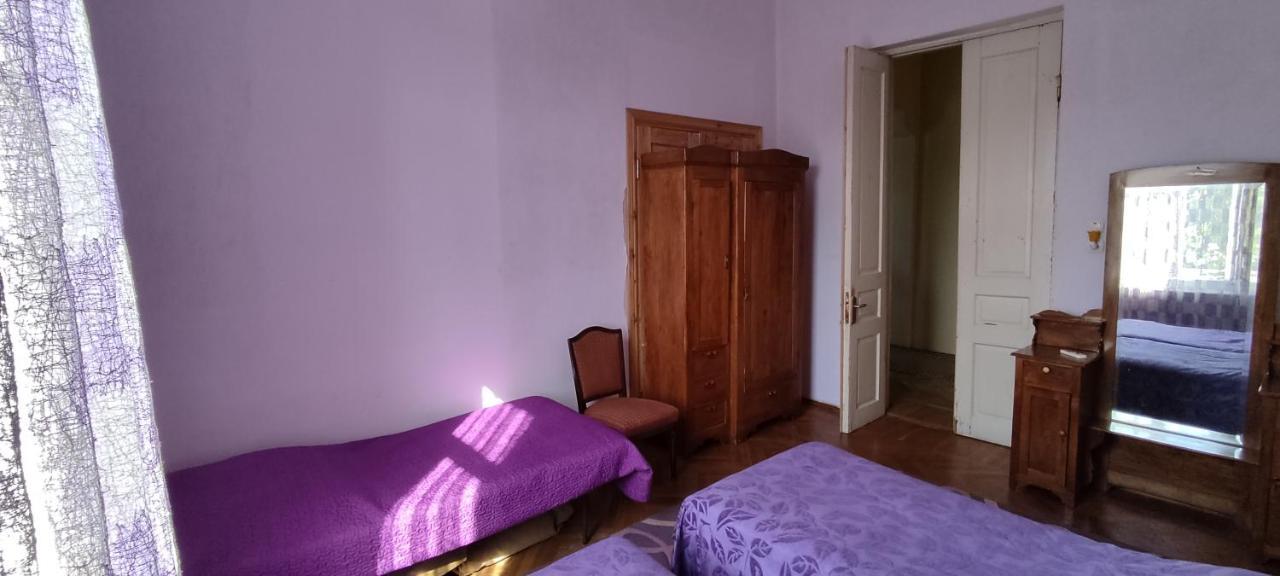 Guest House Tall Rooms Sugdidi Exterior foto