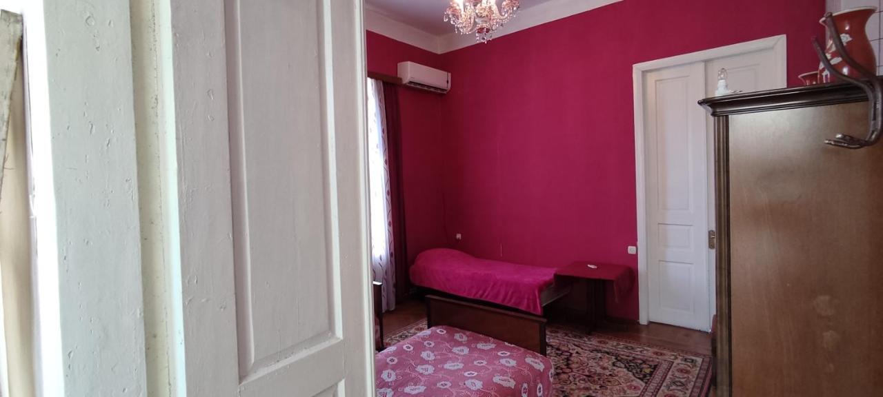 Guest House Tall Rooms Sugdidi Exterior foto