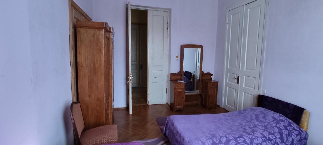 Guest House Tall Rooms Sugdidi Exterior foto